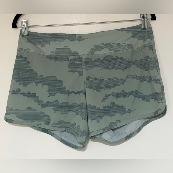 Rabbit Pants - Rabbit Women’s 4” Lined Blue Cloud Print Running Shorts Size Medium